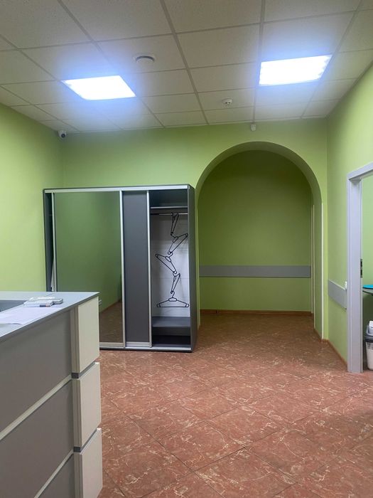 Львівська площа, Фасад, Перший поверх, Клініка, Стоматологія, Аналізи