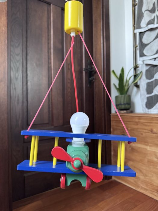 Lampa sufitowa  wiszaca samolot