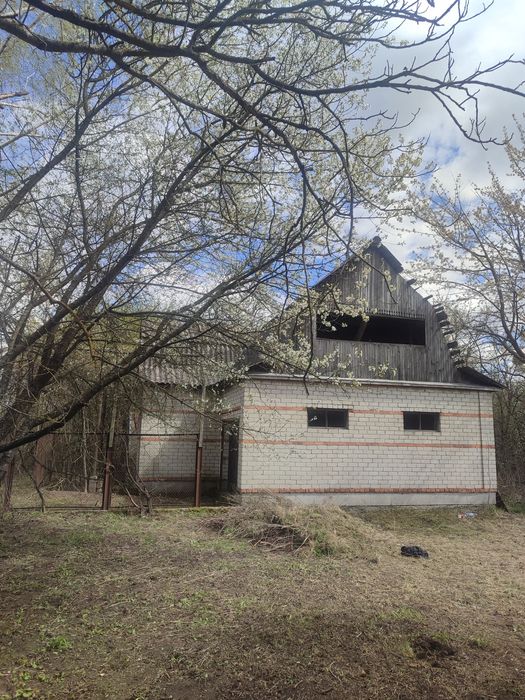 Продам дачу з будівлями