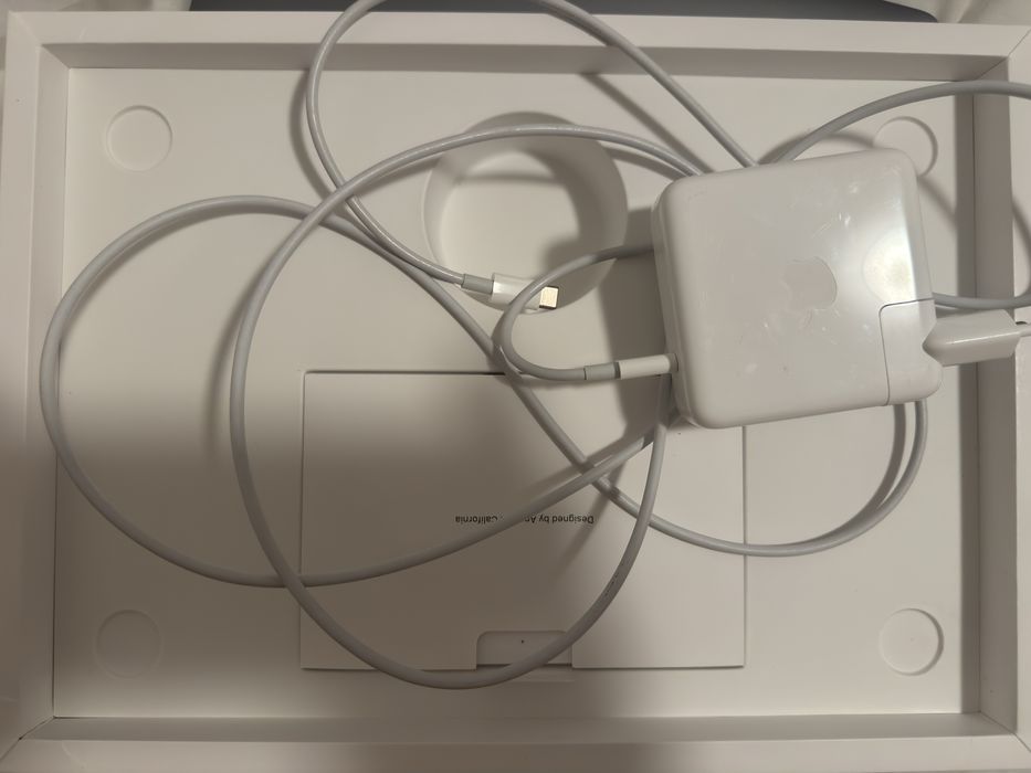 MacBook Pro 13” M2 2022 Impecável | Bateria 100% | Caixa