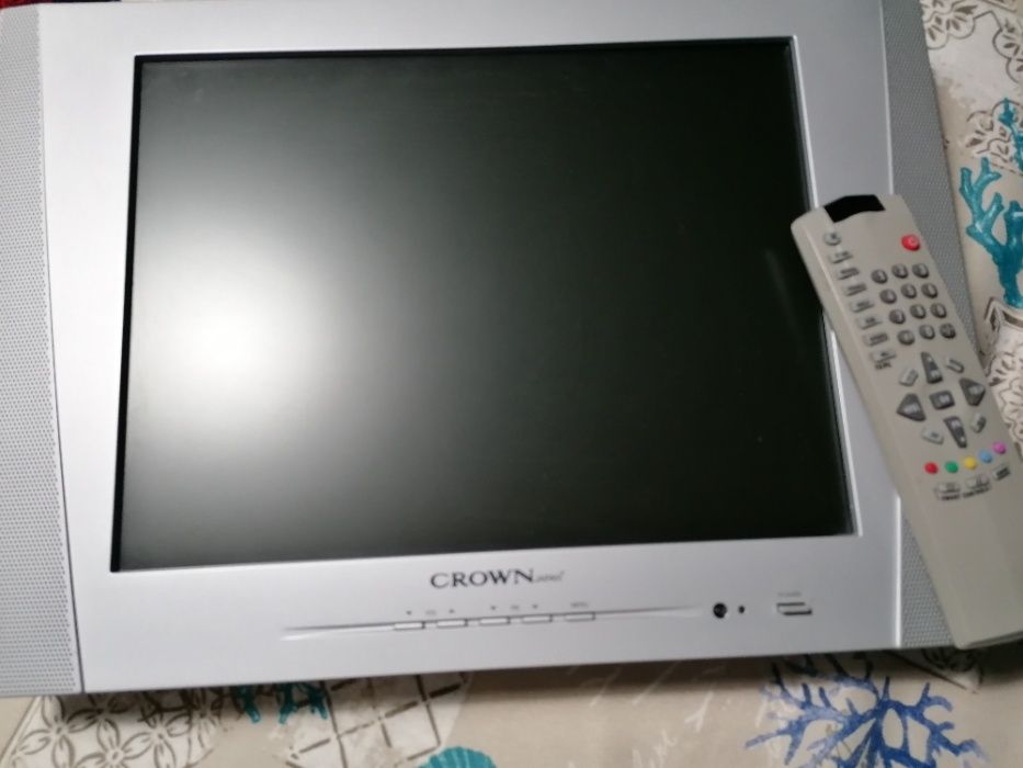 LCD Crown - 16" com comando - Bom estado