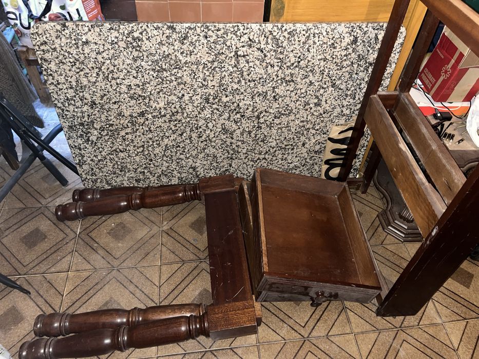 Mesa de cozinha em granito