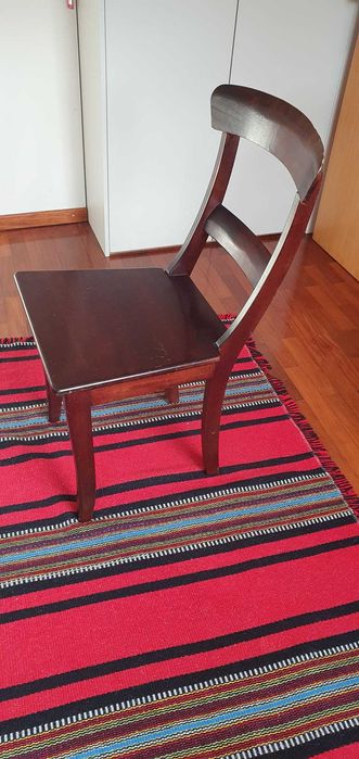 Cadeiras em madeira exótica