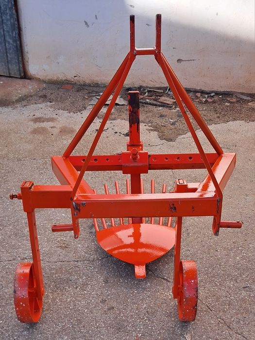 Arrancador de batatas usado para trator