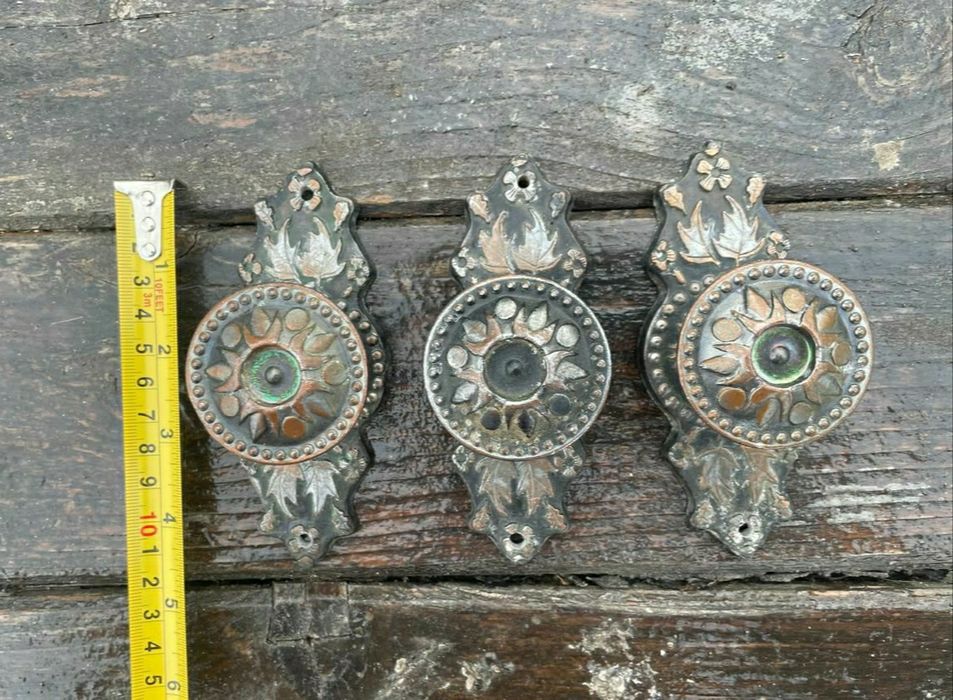 Вінтажні металеві дверні ручки