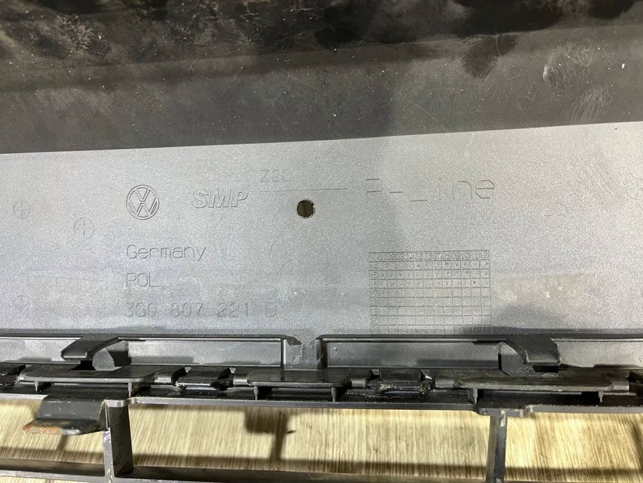 Бампер передний VW Passat B8 ( 2014 2015 2016 2017 2018 г. ) 3G0807221D