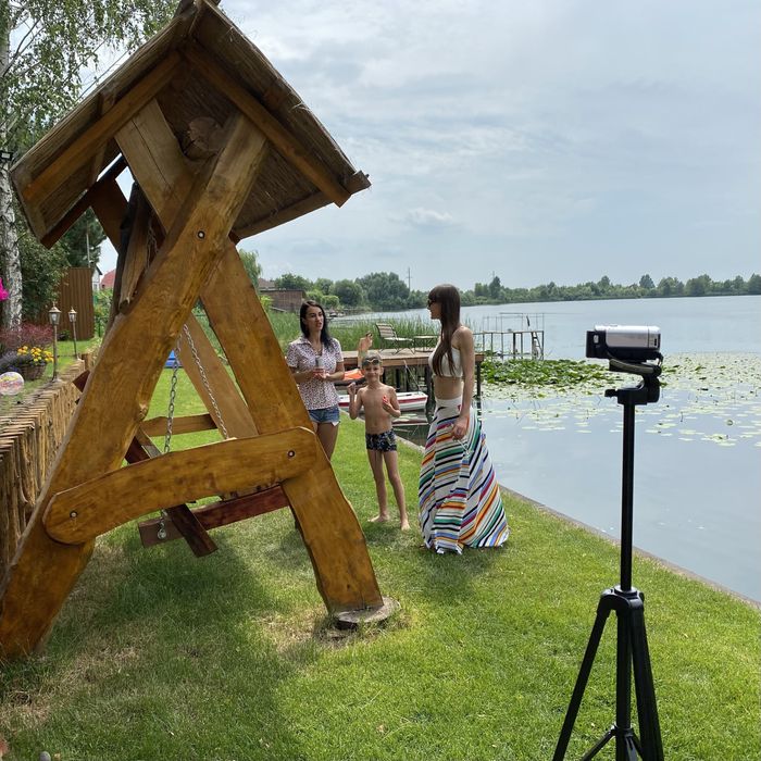 Дом с бассейном и банней на озере Мартышев. Киев. Осокорки.
