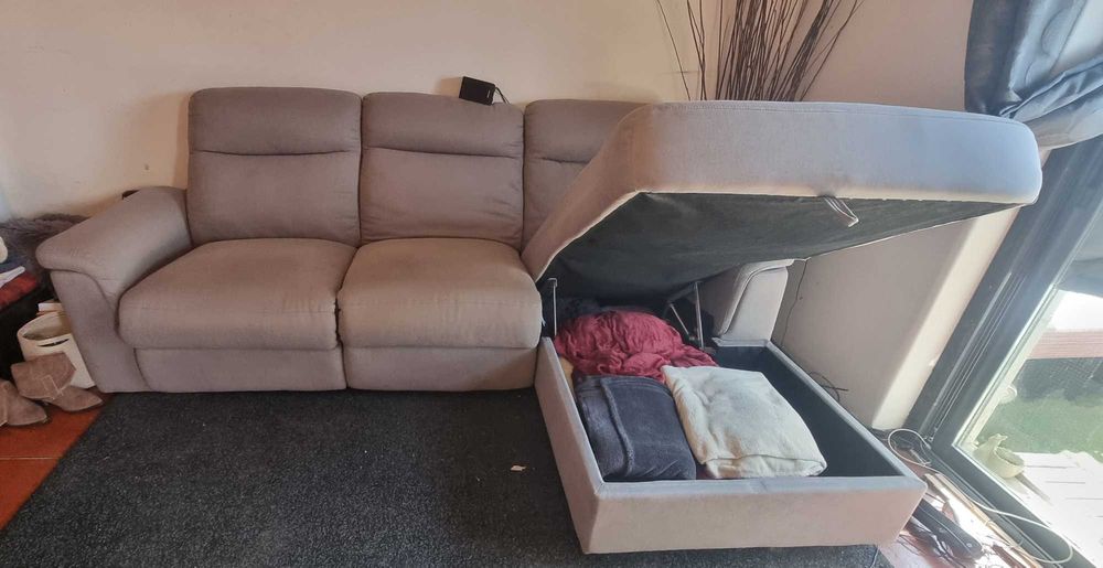 Sofá com Chaise Longue e Relex automático
