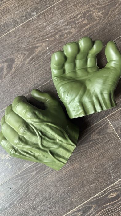 Продаю перчатки Халка