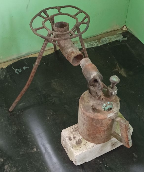 Продам паяльную лампу з підставкою