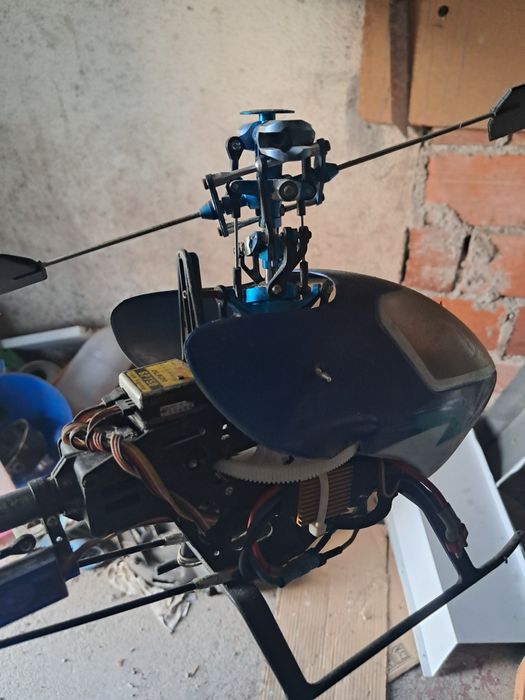 Drone helicóptero e avião telecomandado