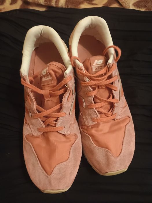 Buty sportowe różowe zamsz materiał rozm 39,5, 520 New Balance