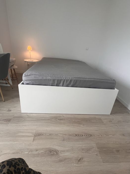 Cama branco com colchào incluído