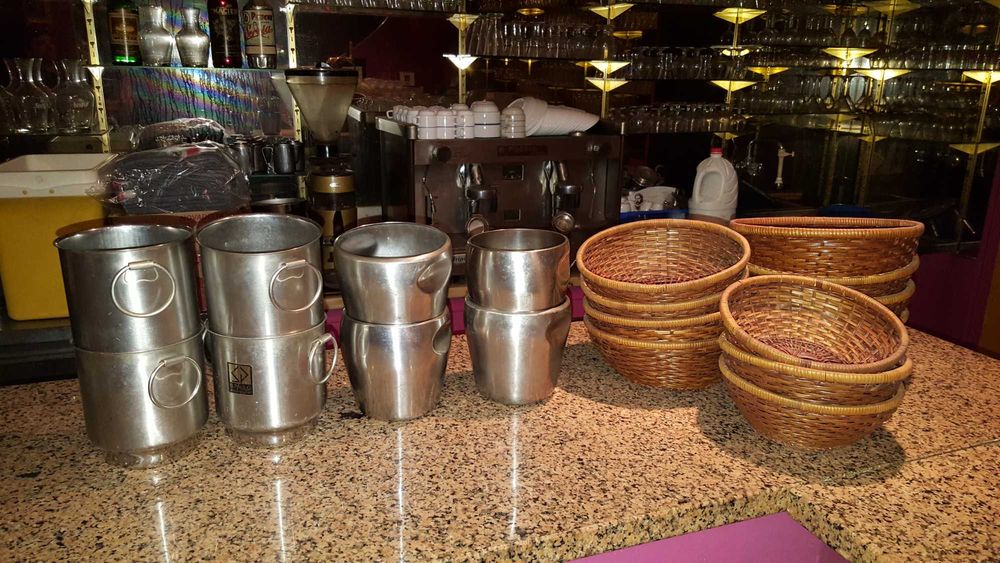 Baldes para gelo em inox - Suporte pé alto inox com frapé grande - Cestos para o pão