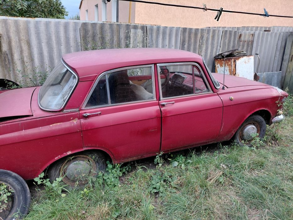 москвич на запчастини