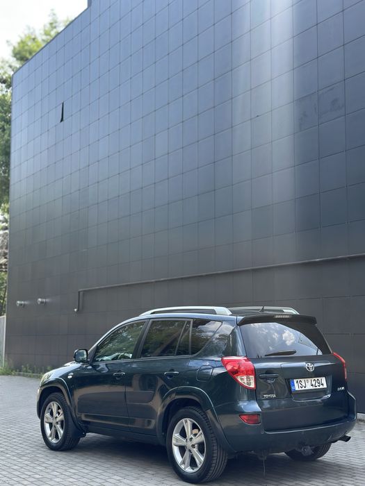 Toyota Rav 4 ,2.2 дизель/повний привід/ механіка.В доброму стан