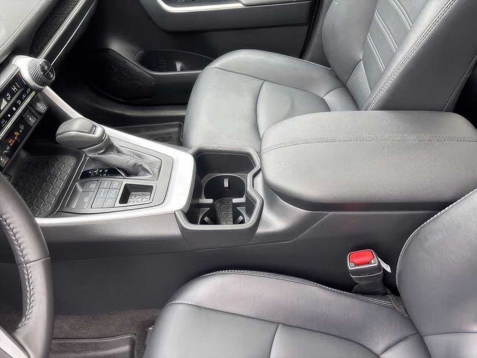 Toyota RAV4 XLE Premium      2023