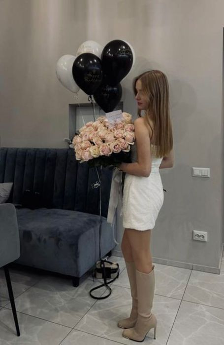 Підбори - ботильйони на шпильці та сукня