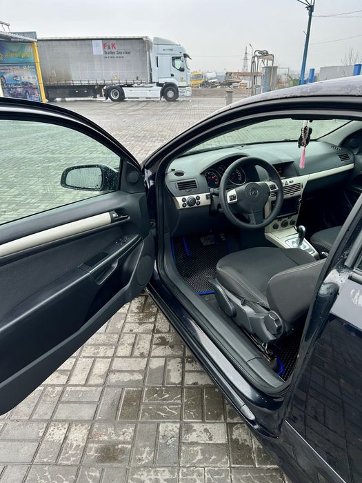 Opel Astra GTC H | 2008 | 1.6 |