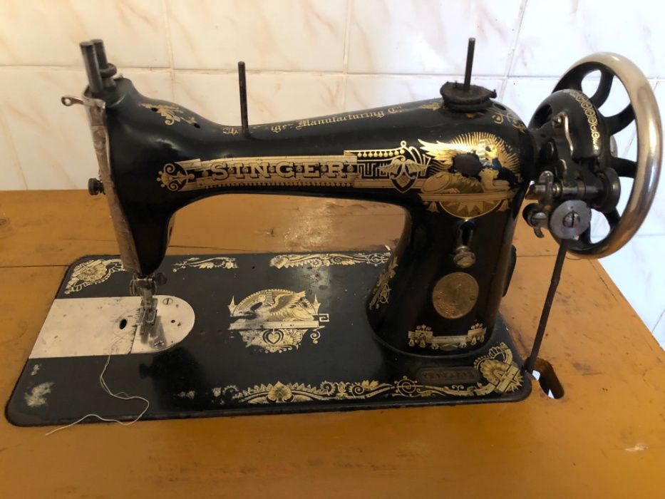 Швейная машинка с тумбой Singer (ножная): 2 500 грн