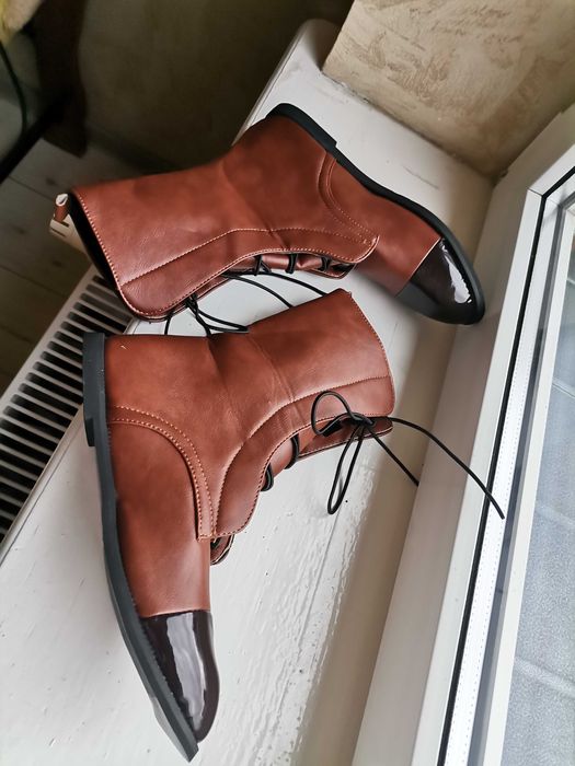 Buty damskie brązowe z wysoką cholewką