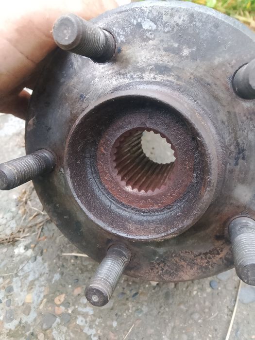 Продам ступицю ford Mondeo mk3