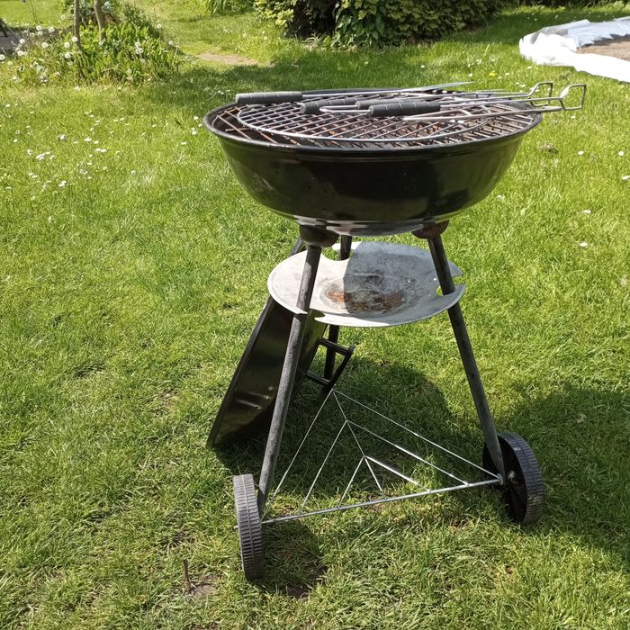 Grill ogrodowy na węgiel