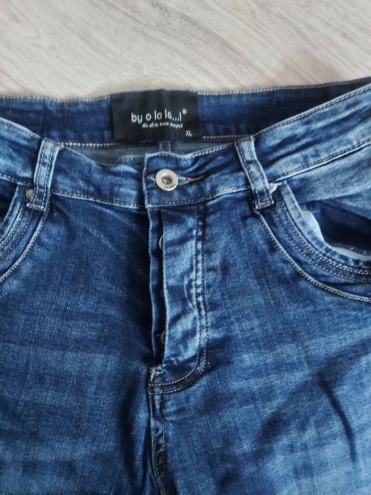 Fajne damskie  spodnie dżinsowe by o la la