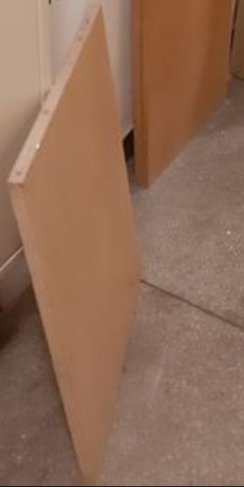 Cztery półki meblowe jasne