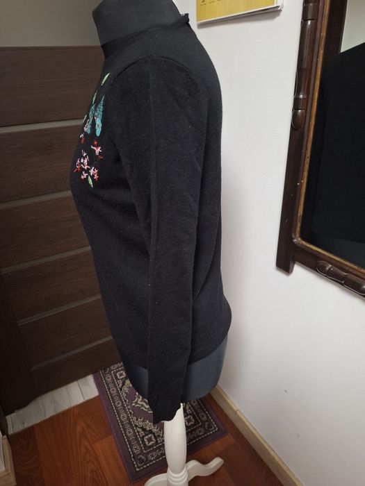 Czarny sweterek damsko dziewczęcy