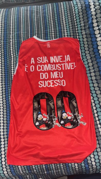 T shirt de futebol con frqse de cria
