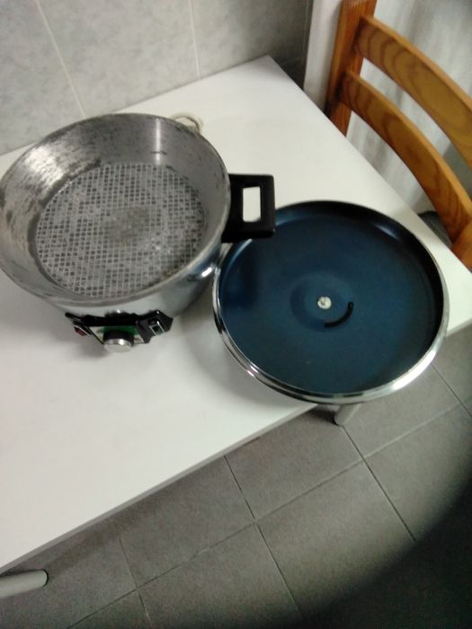 Frigideira eléctrica "Indufer"   
Sem uso