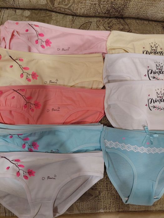 Білизна на дівчинку