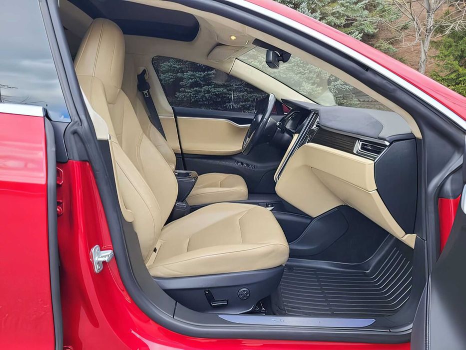 Tesla Model S      2015