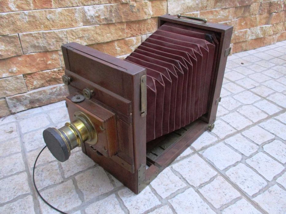 Máquina fotográfica antiga - 100 anos