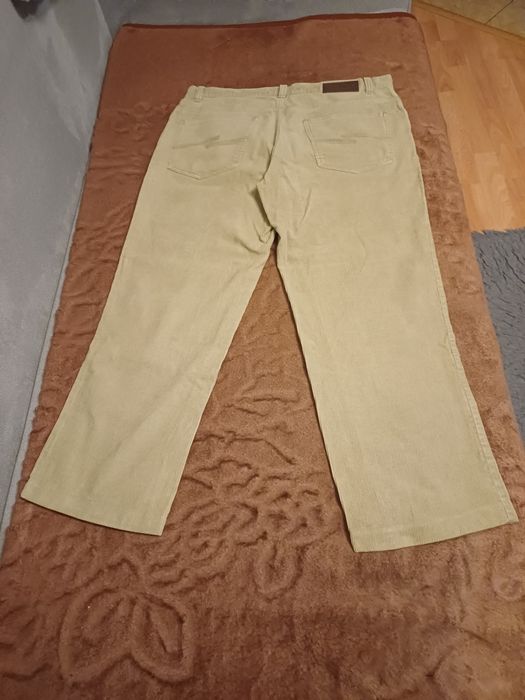 Spodnie sztruksowe Essential