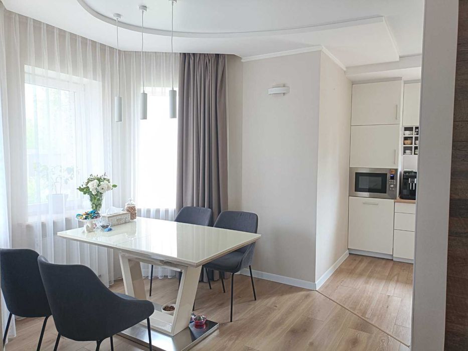 Двоповерховий сучасний будинок. р-н  Яр