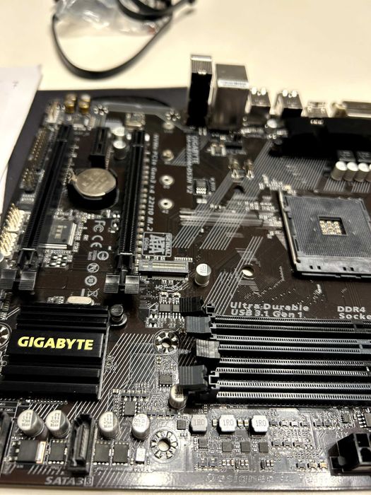 Материнская плата / Материнська плата Gigabyte AB350M-DS3H V2