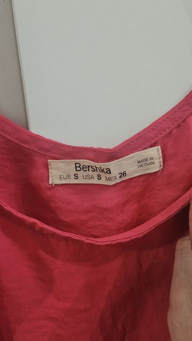 Różowa bluzka na cienkich ramiączkach | S