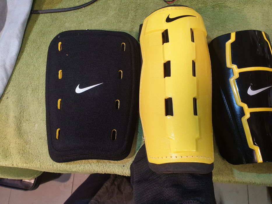 NIKE nakolanniki, ochraniacze, wkładki.