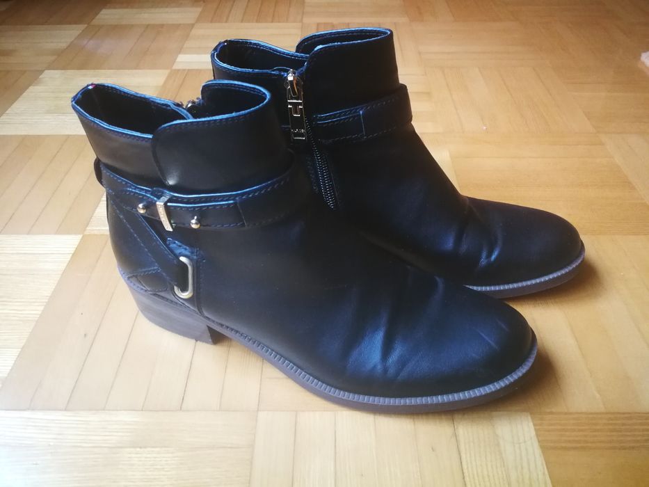 Botki damskie, czarne sztyblety Tommy Hilfiger rozmiar 7 1/2  (38)