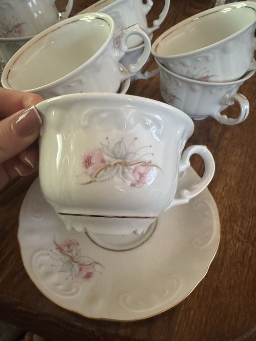 Zestaw porcelanowych filizanek 9 szt