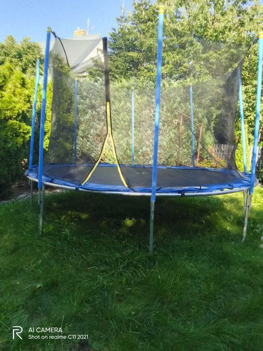 trampoline do ogrodu