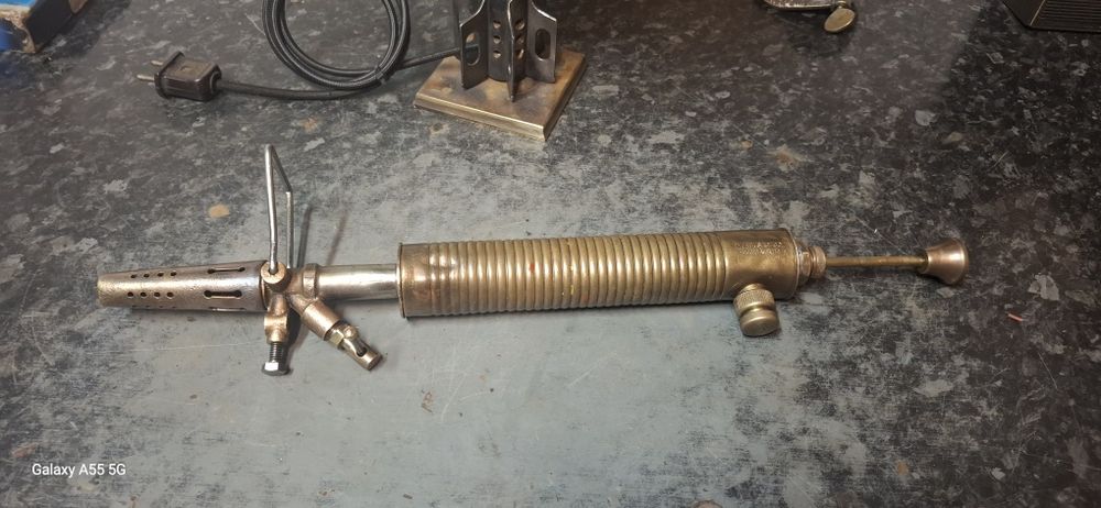 Antigo maçarico a petróleo