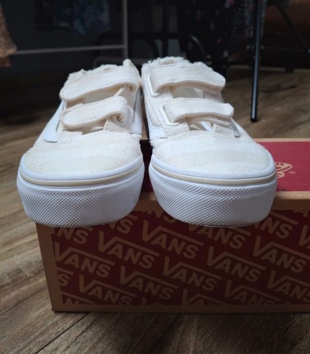 Vans rozmiar 32 na rzep , kolor krem z bielą