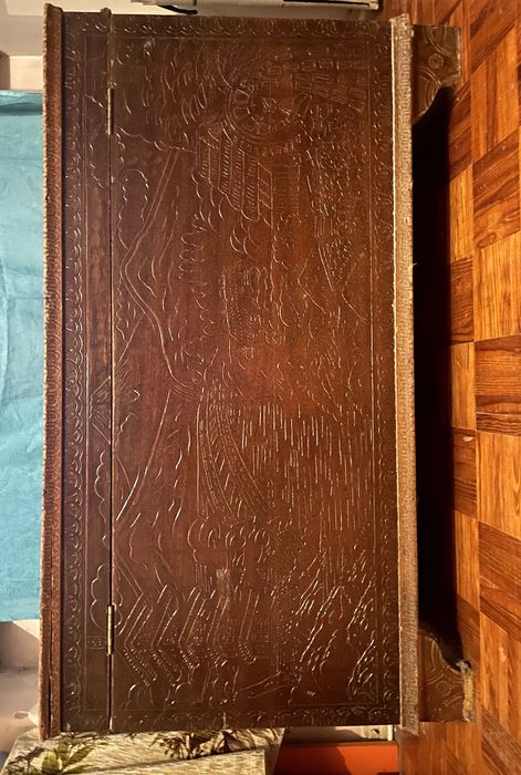 Arca antiga de madeira