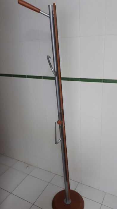 Floor-standing mirror with coat hooks64584340253698124