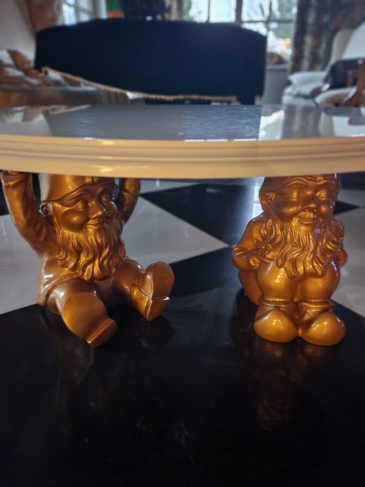 Stolik, ława Kartell Gnomes Attila, owalny lakierowany blat.