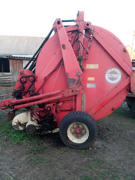 Рулонний прес-підбирач Hesston rounder 5700