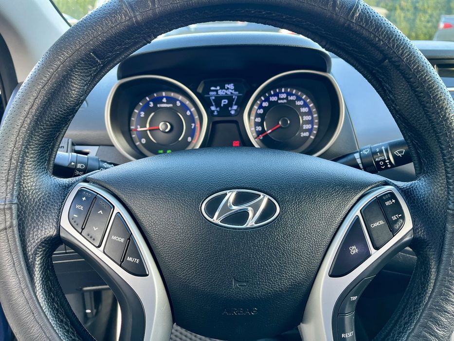 Хюндай Елантра 2011 рік, 1.8 Hyundai Elantra
